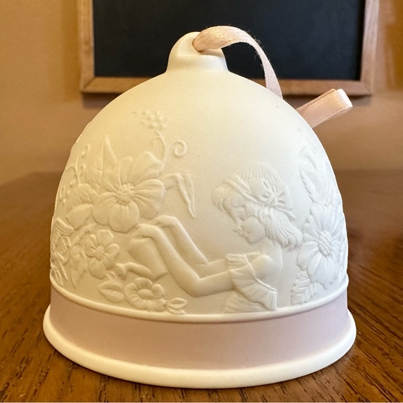Lladro Collector’s Society Bell - Spring - Picture 2 of 8